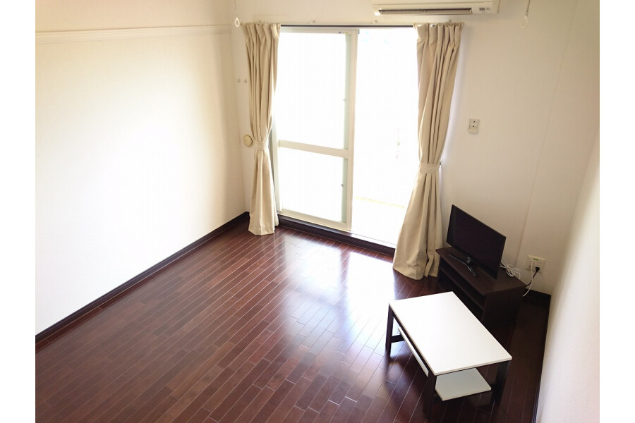 1K Apartment, Japan — image 4