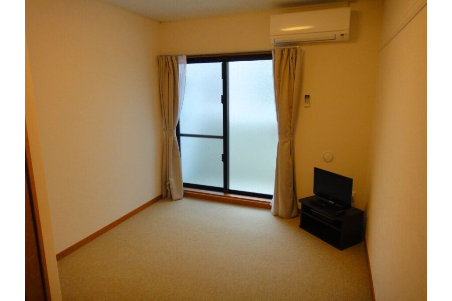 1K Apartment, Japan — image 4