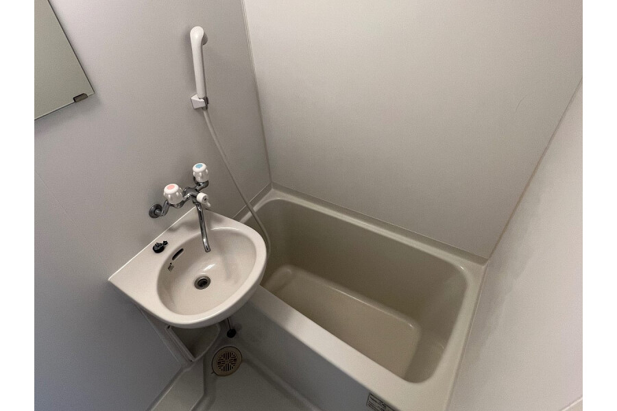 1K Apartment, Japan — image 9