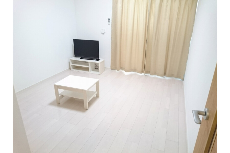 1K Apartment, Japan — image 4