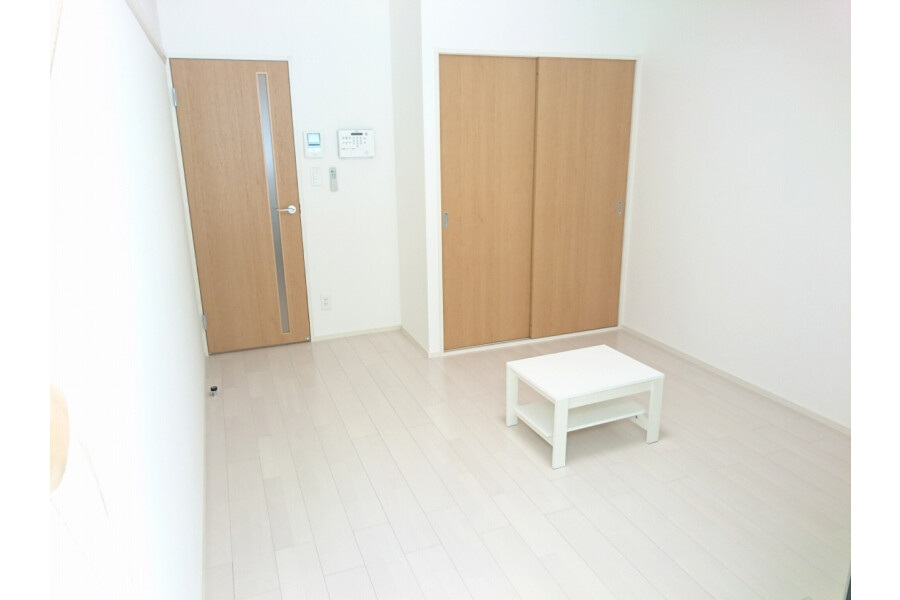 1K Apartment, Japan — image 5