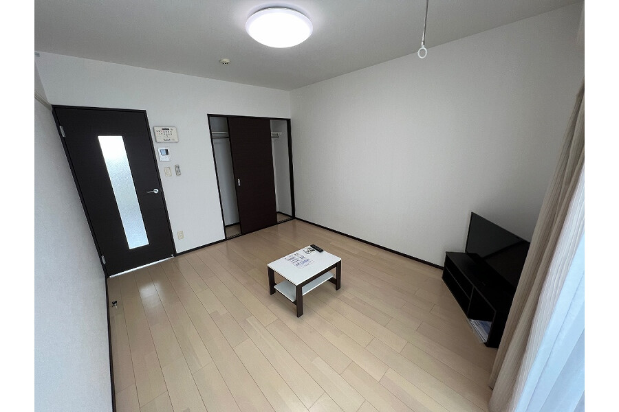 1K Apartment, Japan — image 4