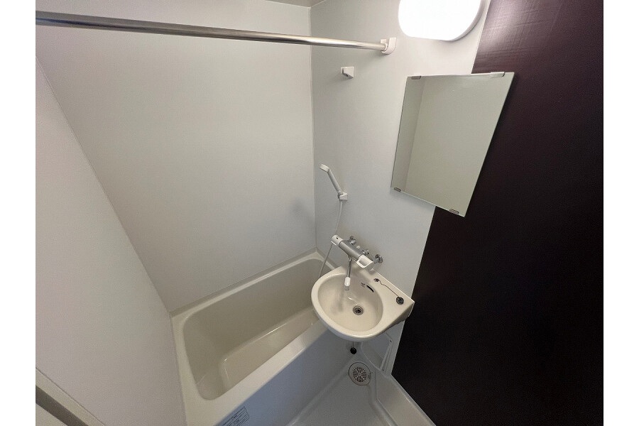 1K Apartment, Japan — image 11