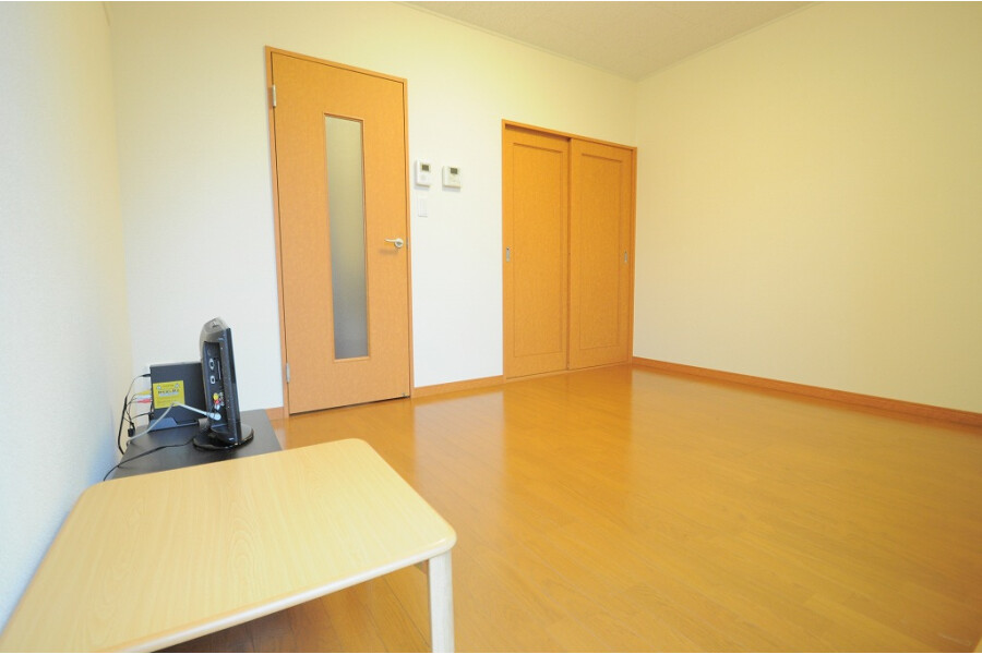 1K Apartment, Japan — image 4