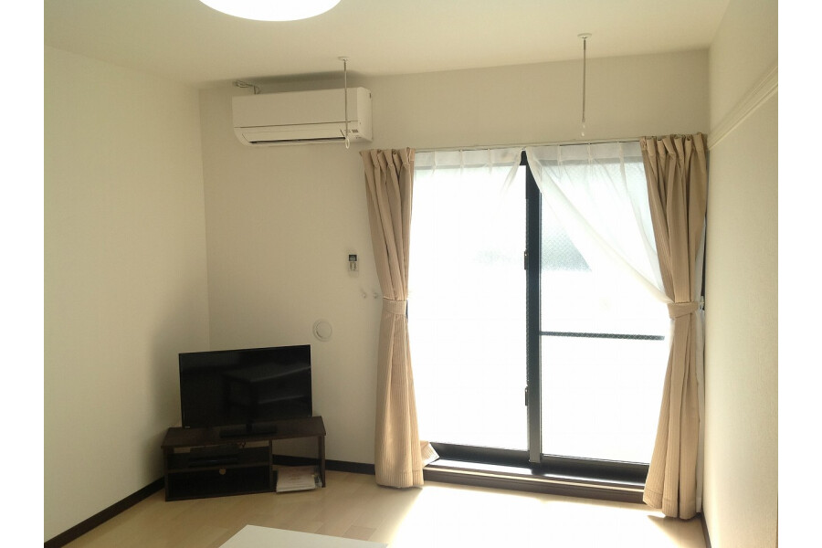 1K Apartment, Japan — image 3