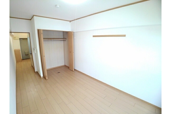 1R Apartment, Japan — image 3