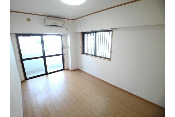 1R Apartment, Japan — image 5