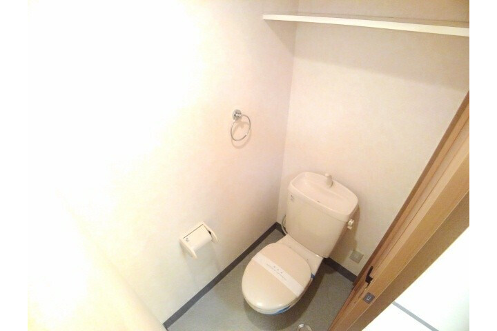 1R Apartment, Japan — image 9