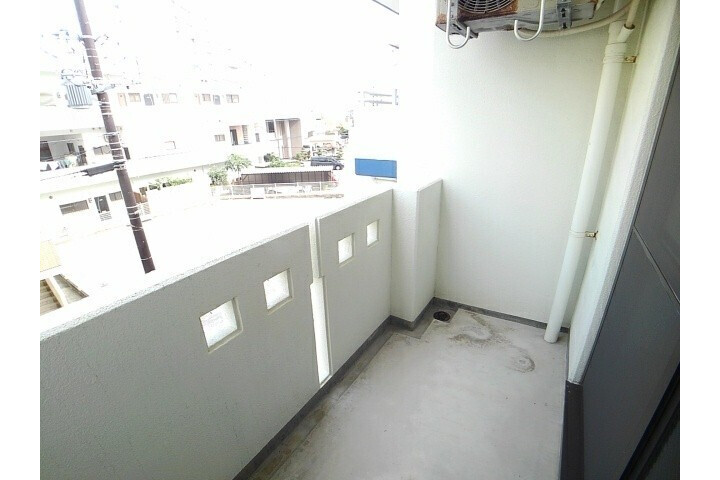 1R Apartment, Japan — image 10