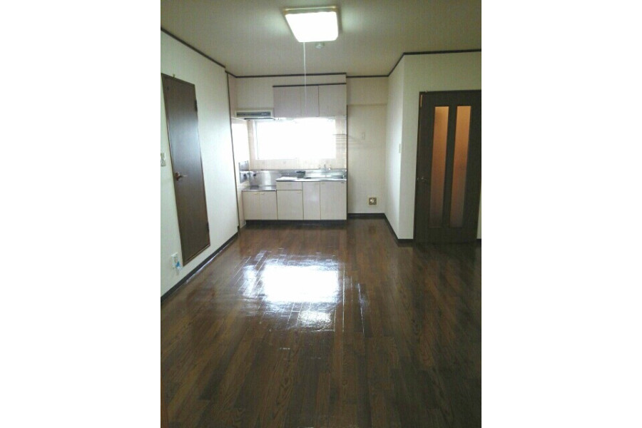 2LDK Apartment, Japan — image 2