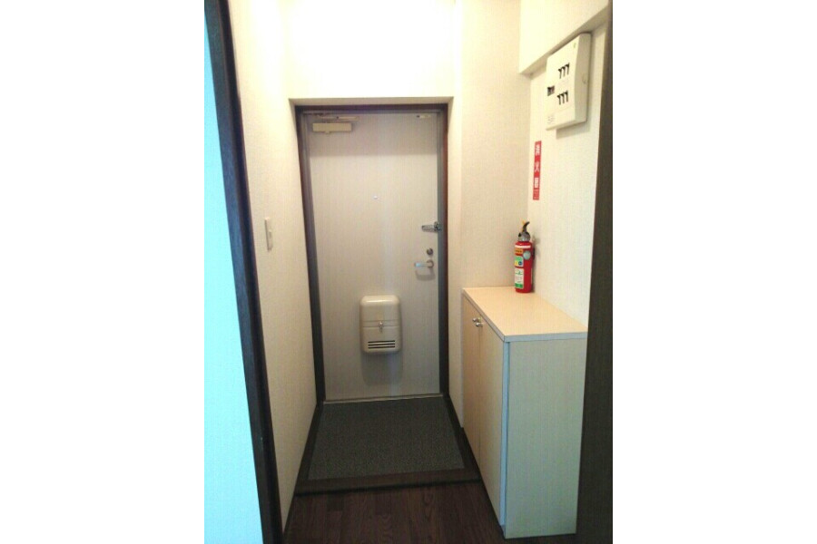 2LDK Apartment, Japan — image 9