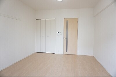 1K Apartment, Japan — image 4