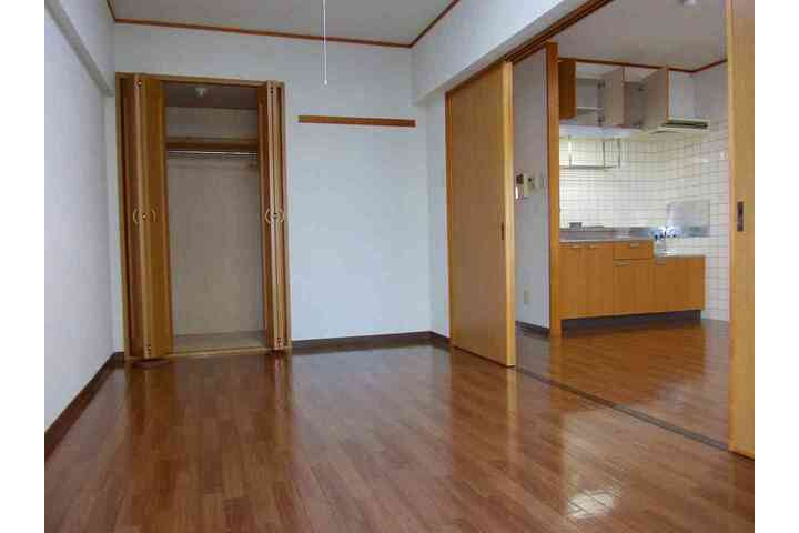 2DK Apartment, Japan — image 2