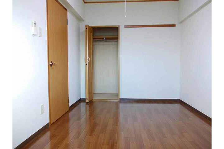 2DK Apartment, Japan — image 3