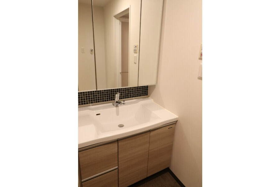 2LDK Apartment, Japan — image 6