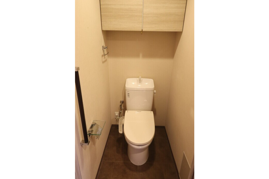 2LDK Apartment, Japan — image 8