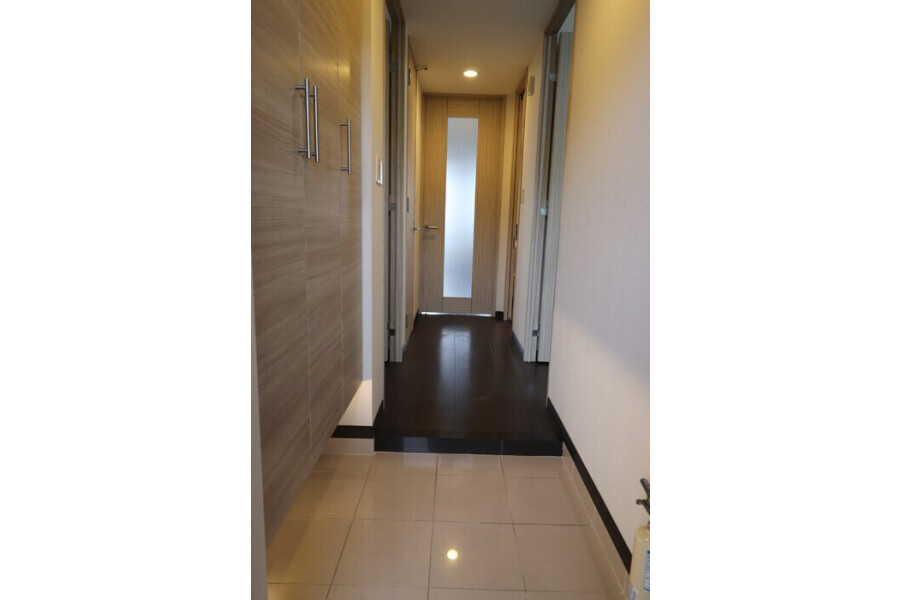 2LDK Apartment, Japan — image 9