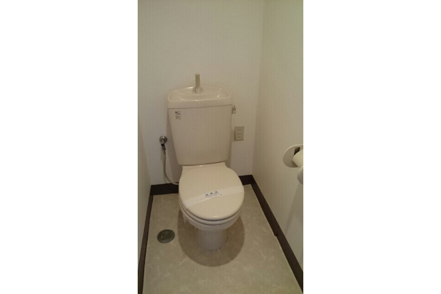 3DK Apartment, Japan — image 10