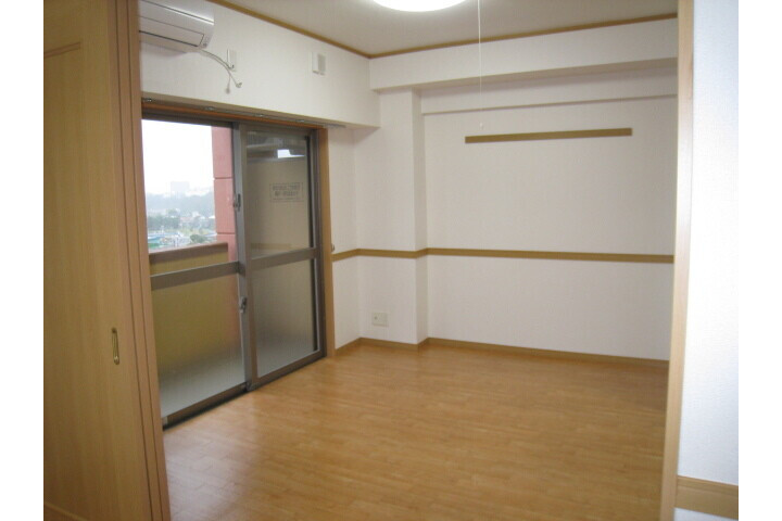 3LDK Apartment, Japan — image 2