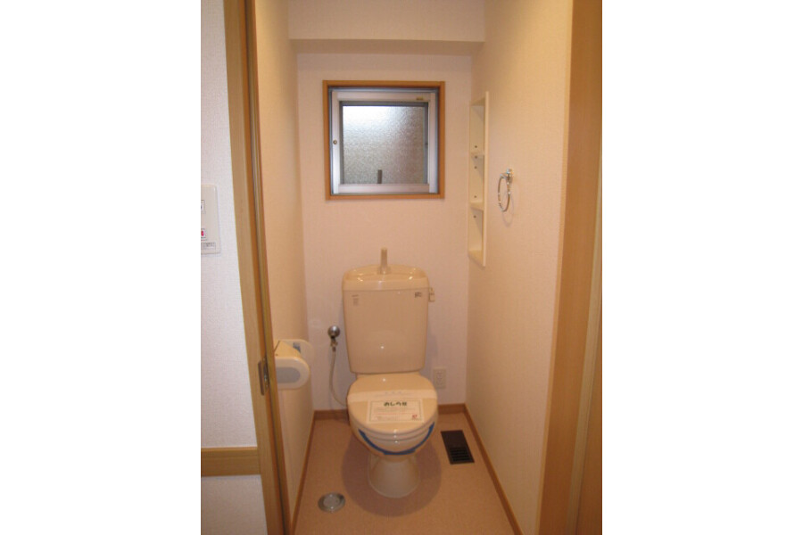 3LDK Apartment, Japan — image 9
