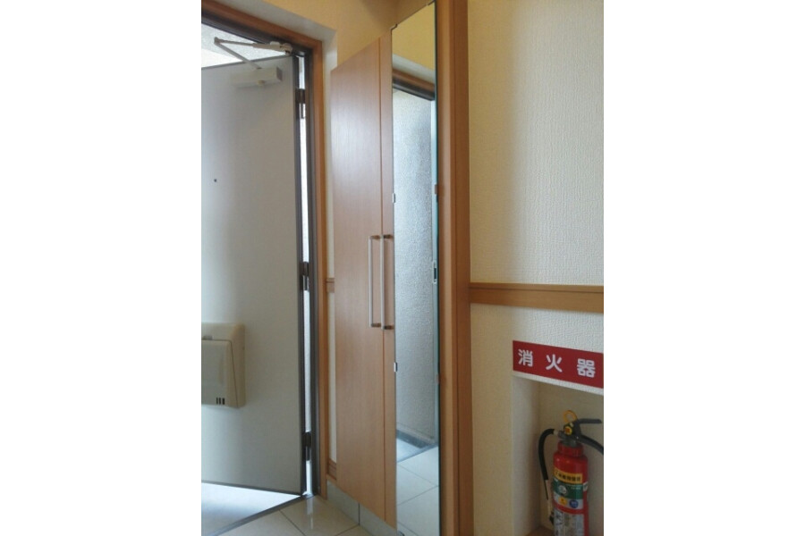 3DK Apartment, Japan — image 9