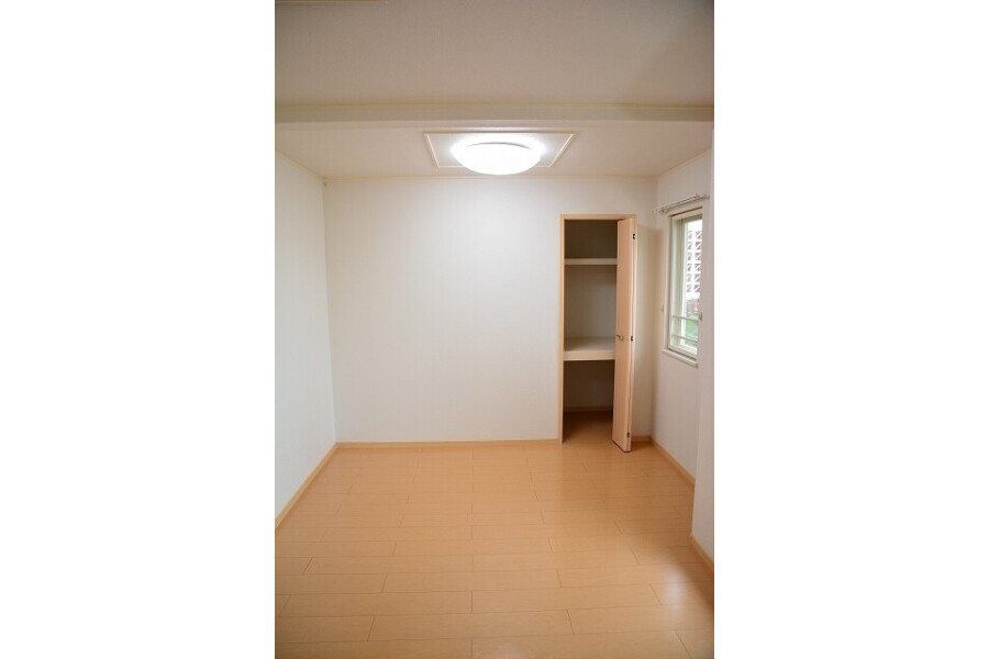 2LDK Apartment, Japan — image 3