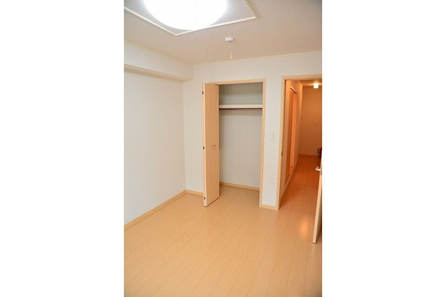 2LDK Apartment, Japan — image 4