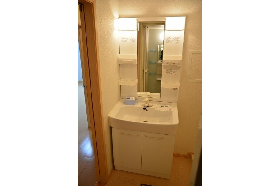 2LDK Apartment, Japan — image 8