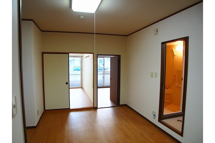 2LDK Apartment, Japan — image 3