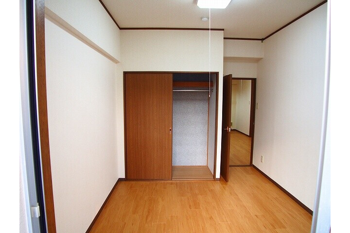 2LDK Apartment, Japan — image 4