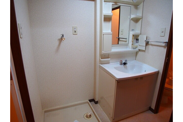 2LDK Apartment, Japan — image 5