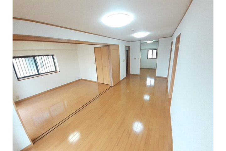 3LDK Apartment, Japan — image 5