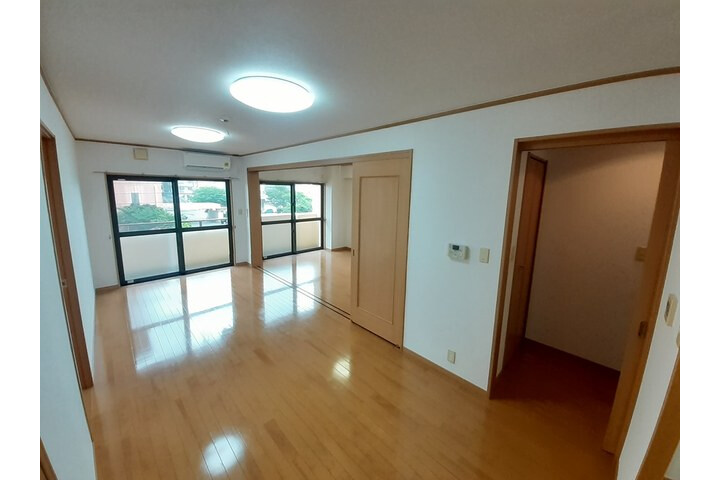 3LDK Apartment, Japan — image 6