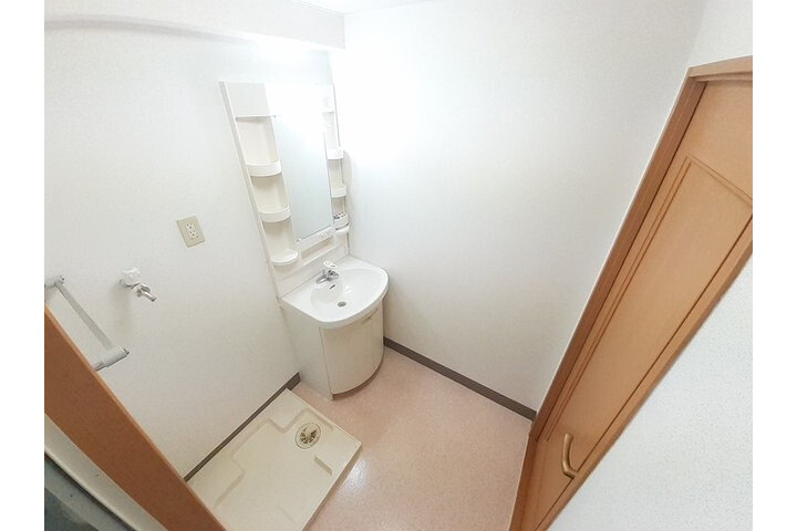 3LDK Apartment, Japan — image 9