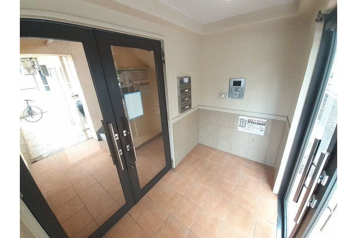 3LDK Apartment, Japan — image 13
