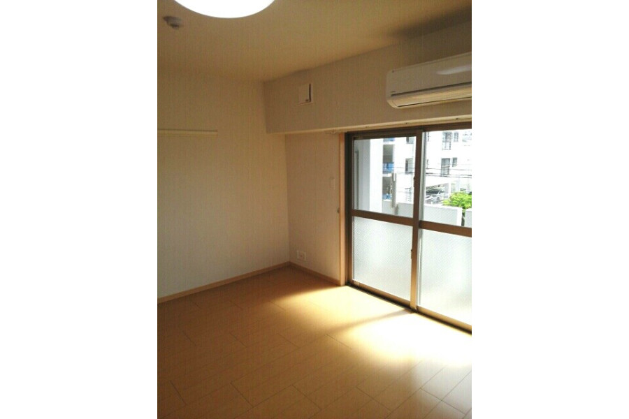 1R Apartment, Japan — image 2