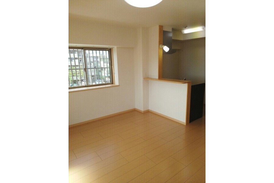 1R Apartment, Japan — image 3