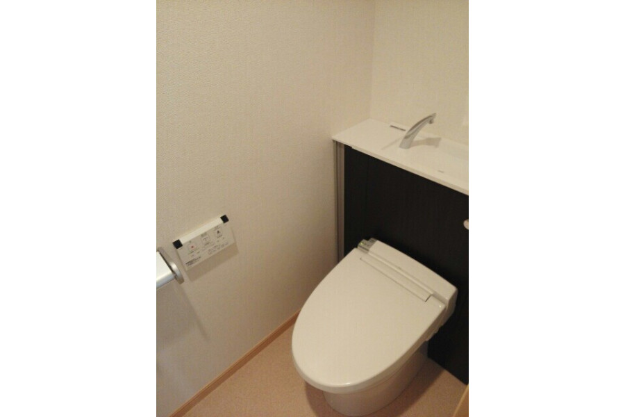 1R Apartment, Japan — image 11
