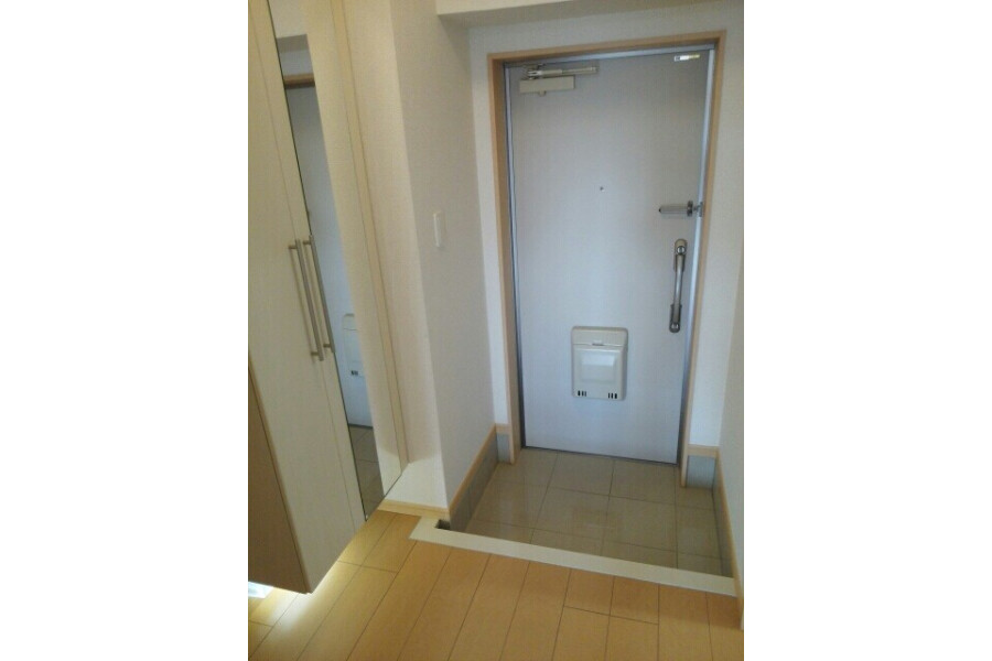 1R Apartment, Japan — image 12