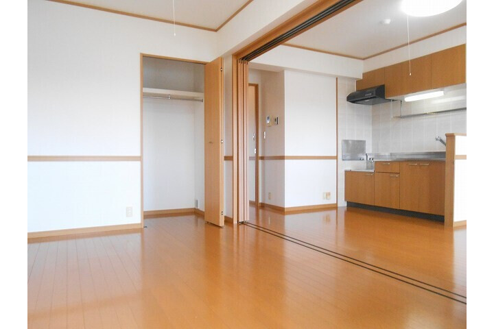 2DK Apartment, Japan — image 2