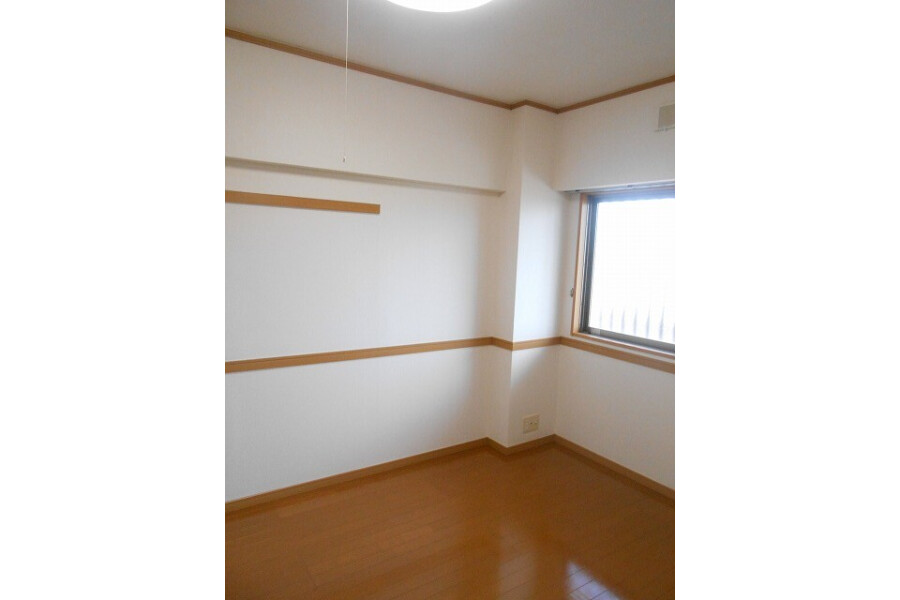 2DK Apartment, Japan — image 4