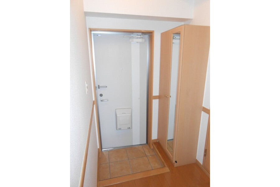 2DK Apartment, Japan — image 7