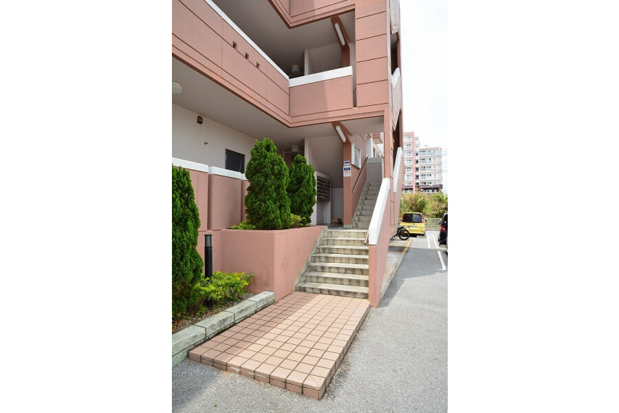 2DK Apartment, Japan — image 8
