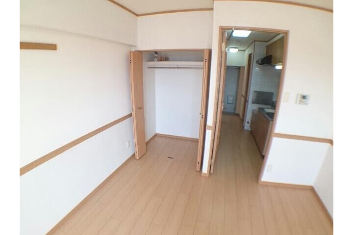 1K Apartment, Japan — image 4