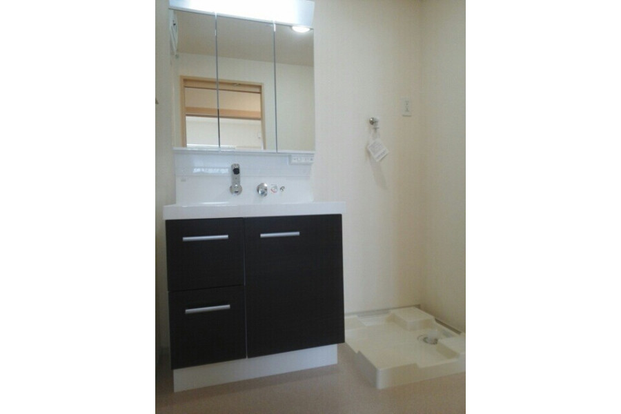 2LDK Apartment, Japan — image 5