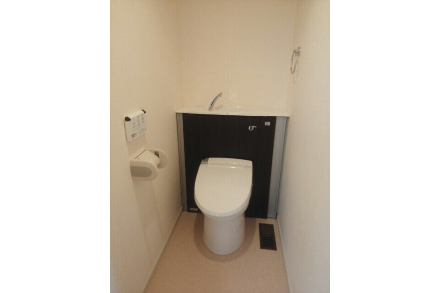 2LDK Apartment, Japan — image 7
