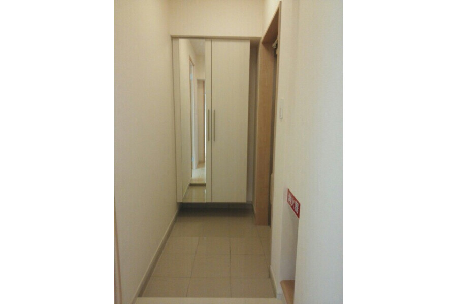 2LDK Apartment, Japan — image 8