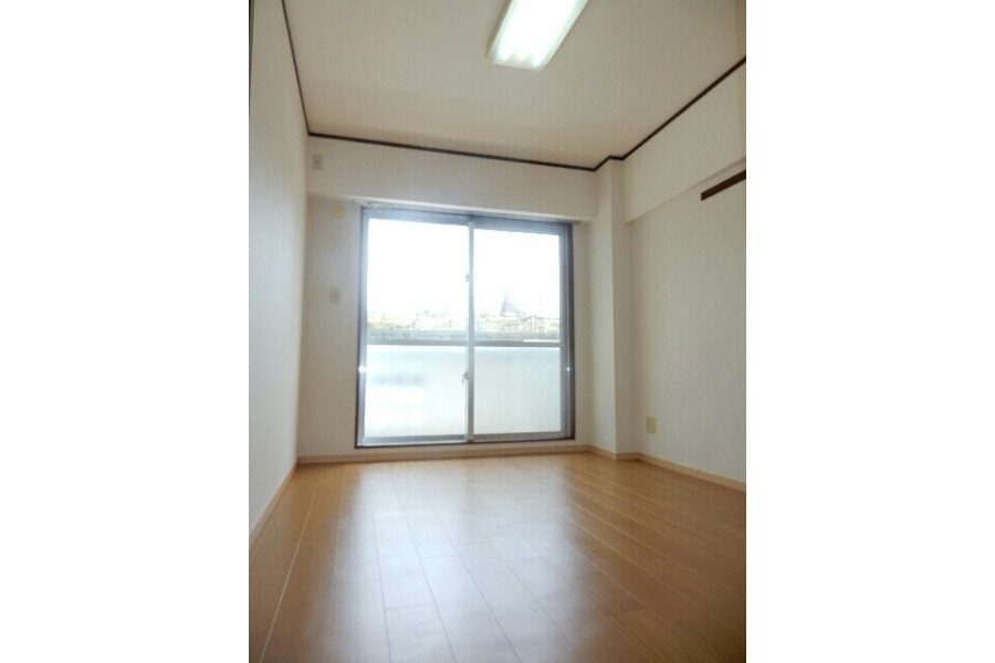 2LDK Apartment, Japan — image 2