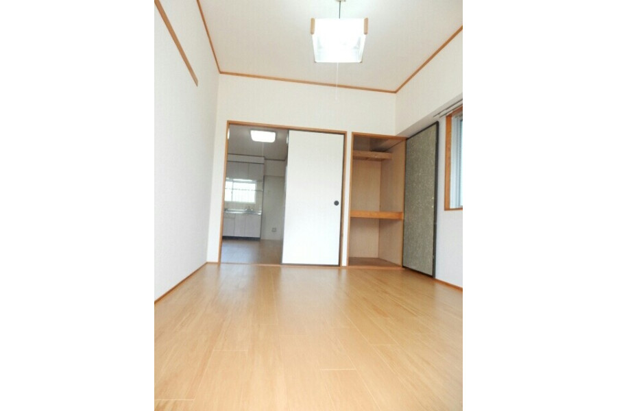 2LDK Apartment, Japan — image 3