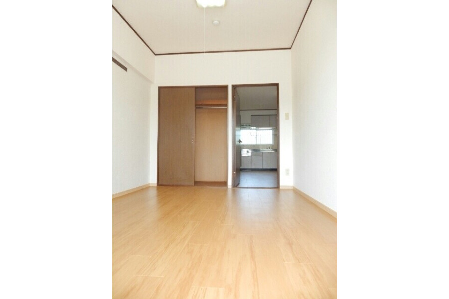 2LDK Apartment, Japan — image 4